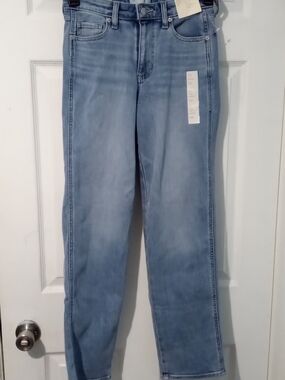Universal Thread Light Wash Straight Leg Women's Jeans